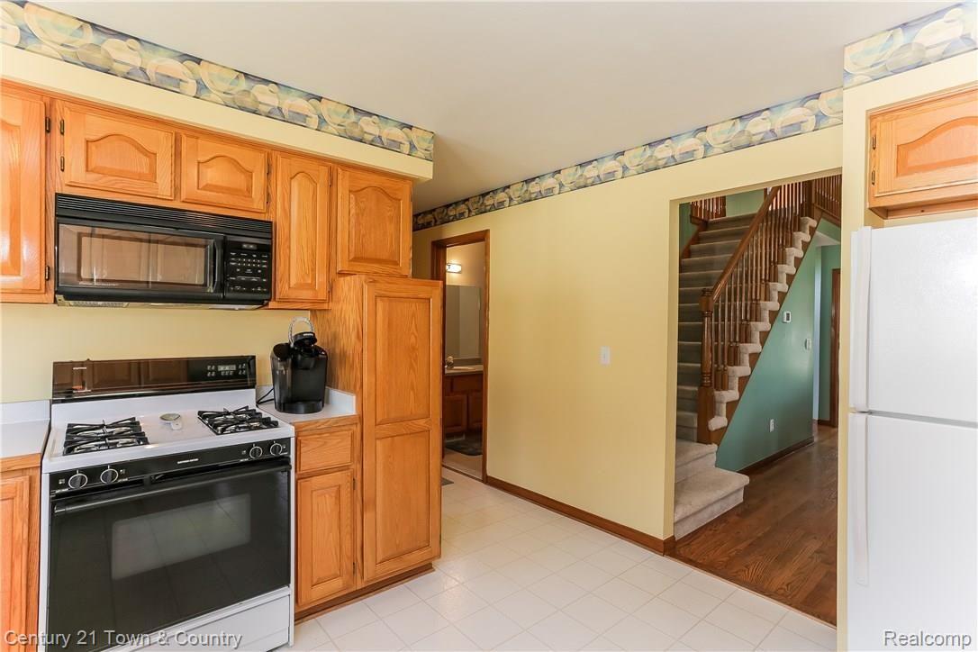 961 River Mist Drive Rochester, MI 48307 - Photo 14 of 56 014-Kitchen-3907911-large.jpg