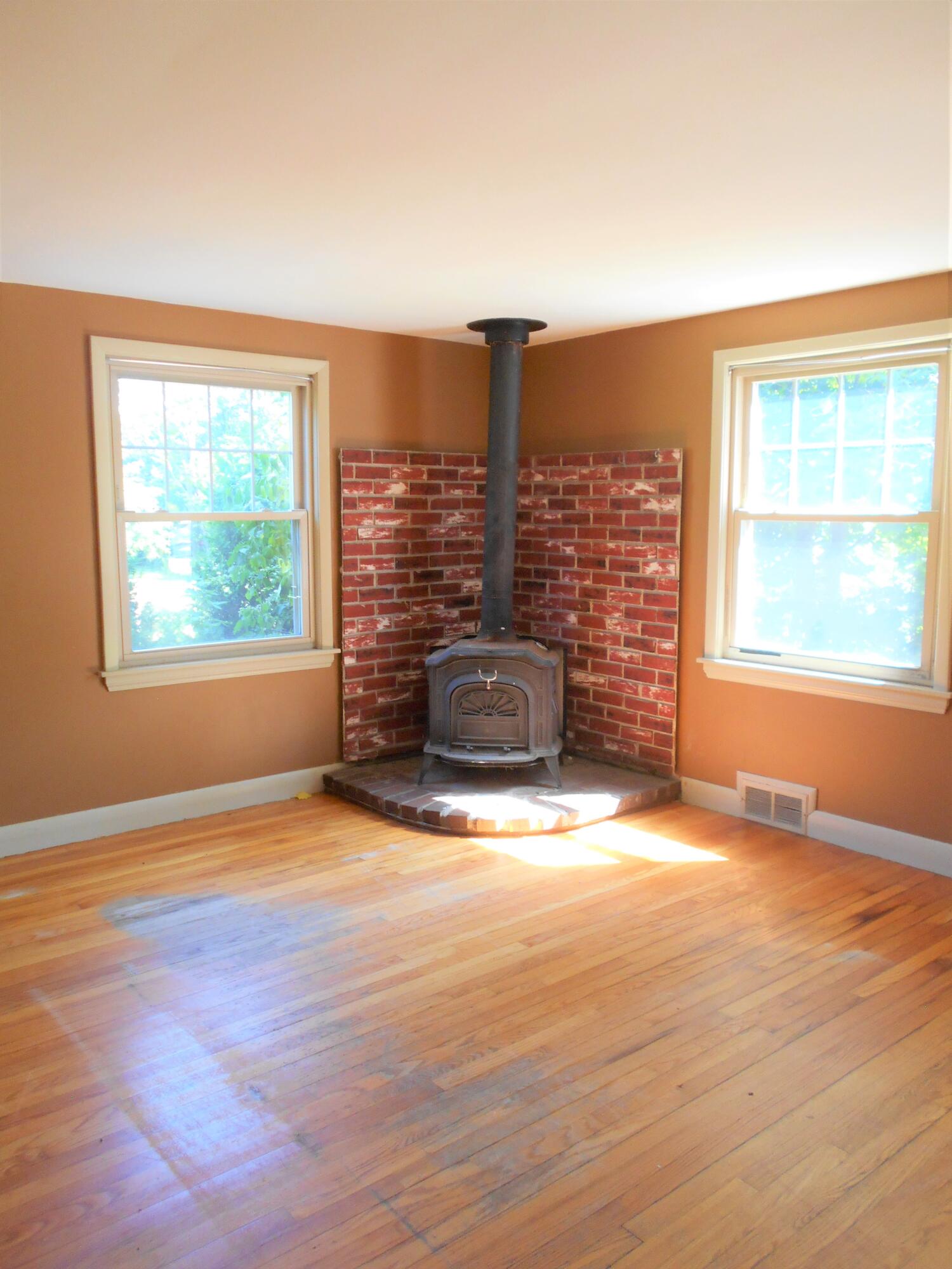 31 Wythburn Road South Portland, ME 04106 - Photo 3 of 25 DSCN2913 (2)