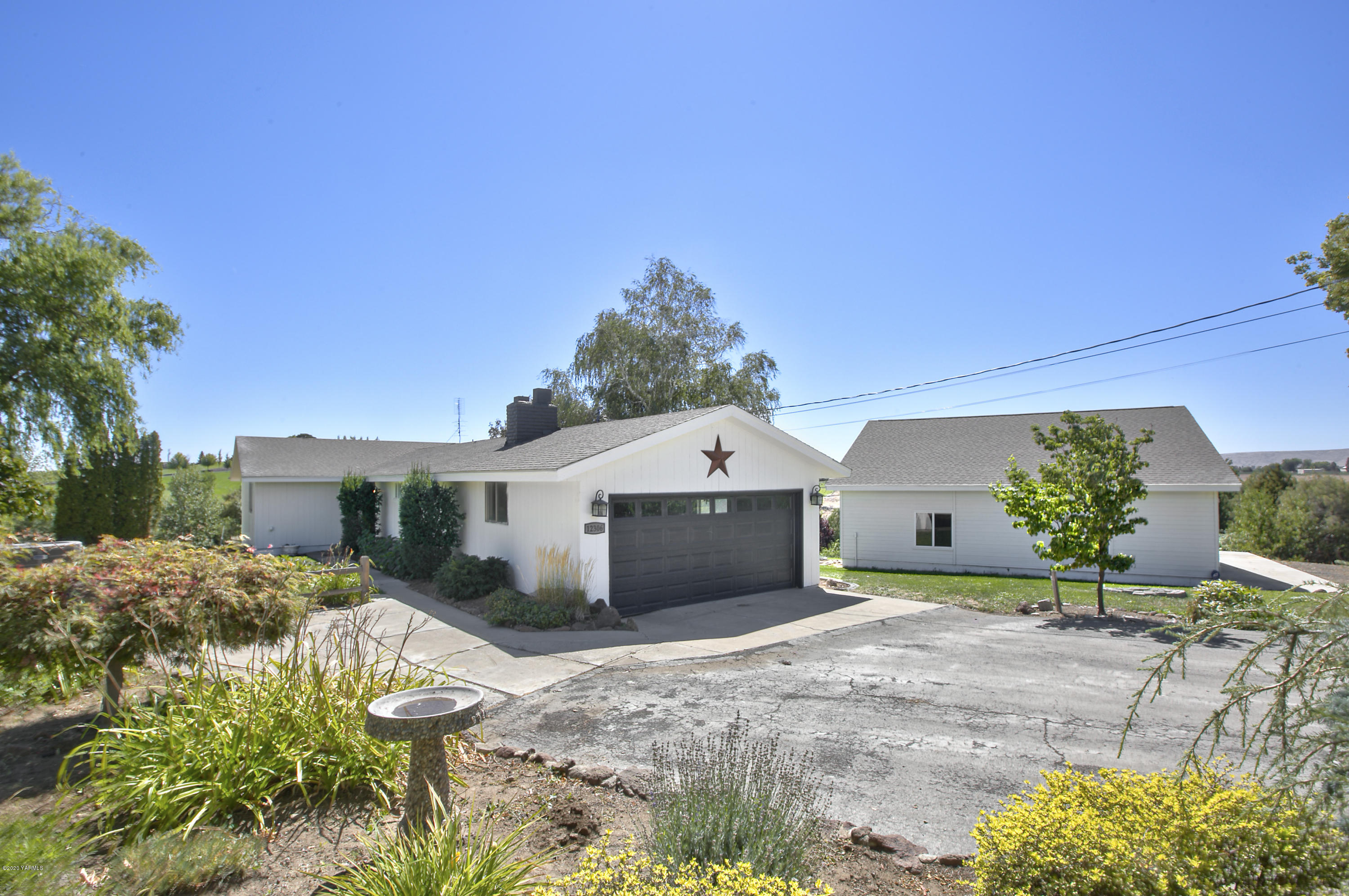 12306 Summitview Ext Road Yakima, WA 98908 - Photo 2 of 30 a front view of a house with a yard and potted plants
