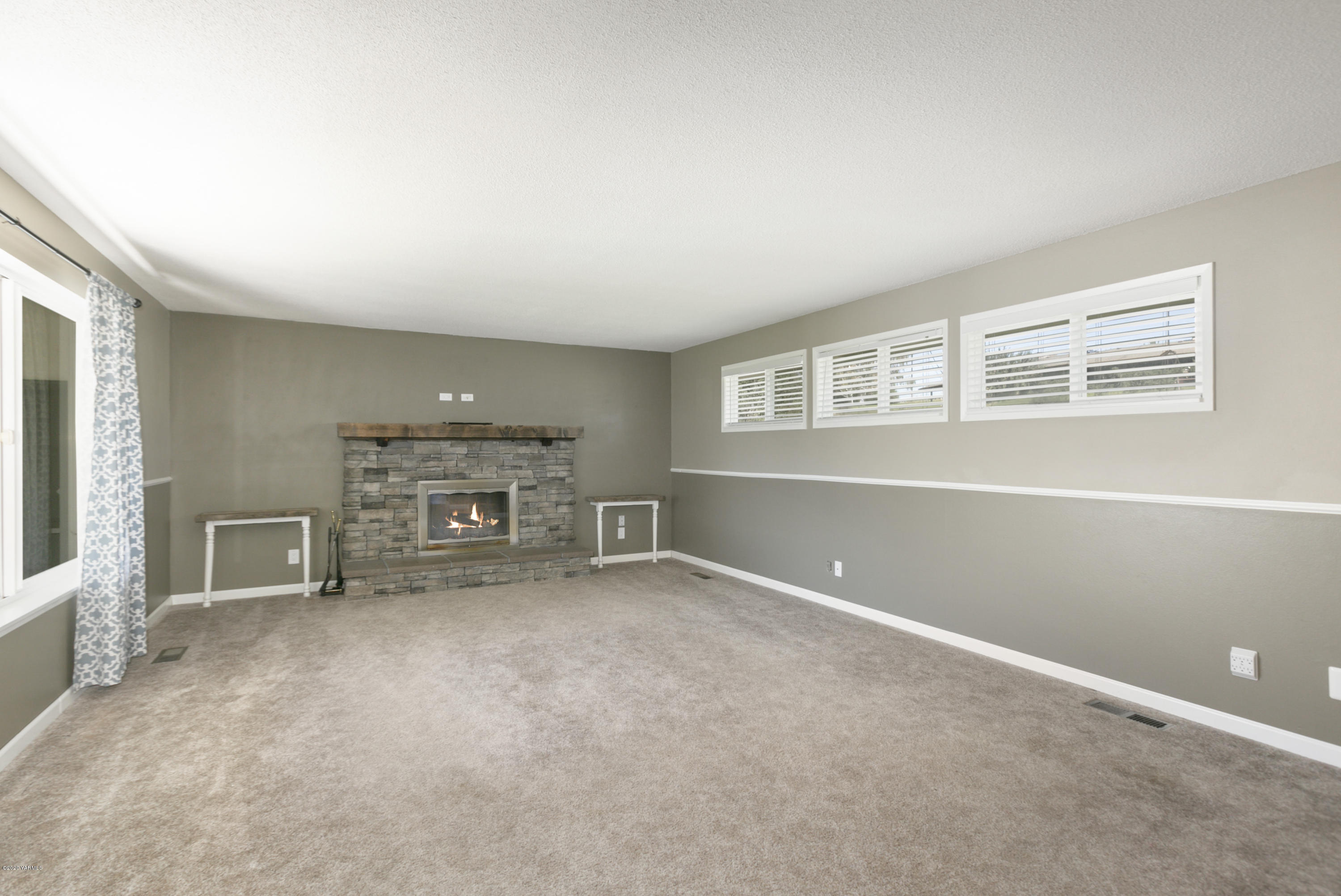 12306 Summitview Ext Road Yakima, WA 98908 - Photo 13 of 30 an empty room with furniture and window