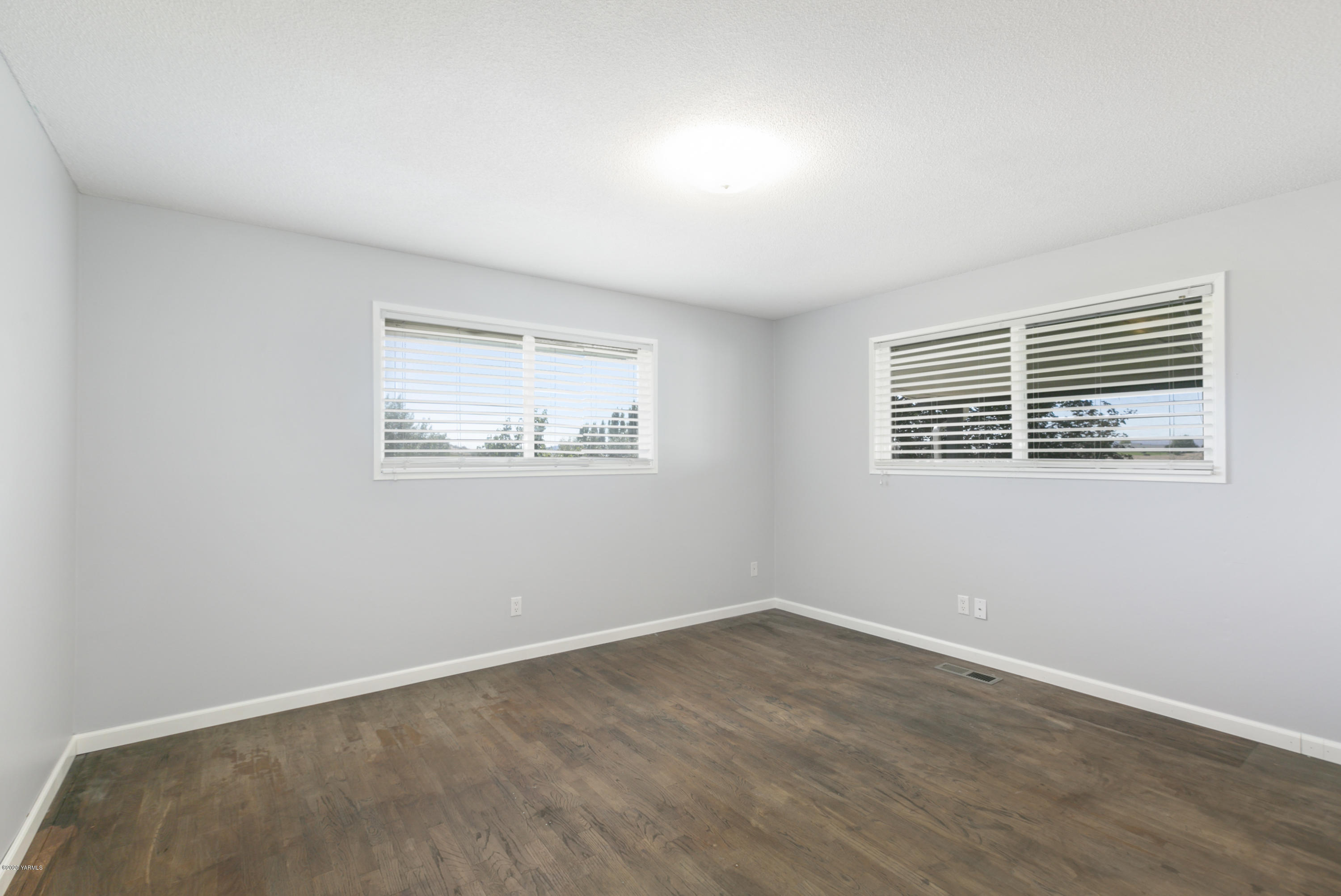 12306 Summitview Ext Road Yakima, WA 98908 - Photo 14 of 30 a view of an empty room with wooden floor and a window