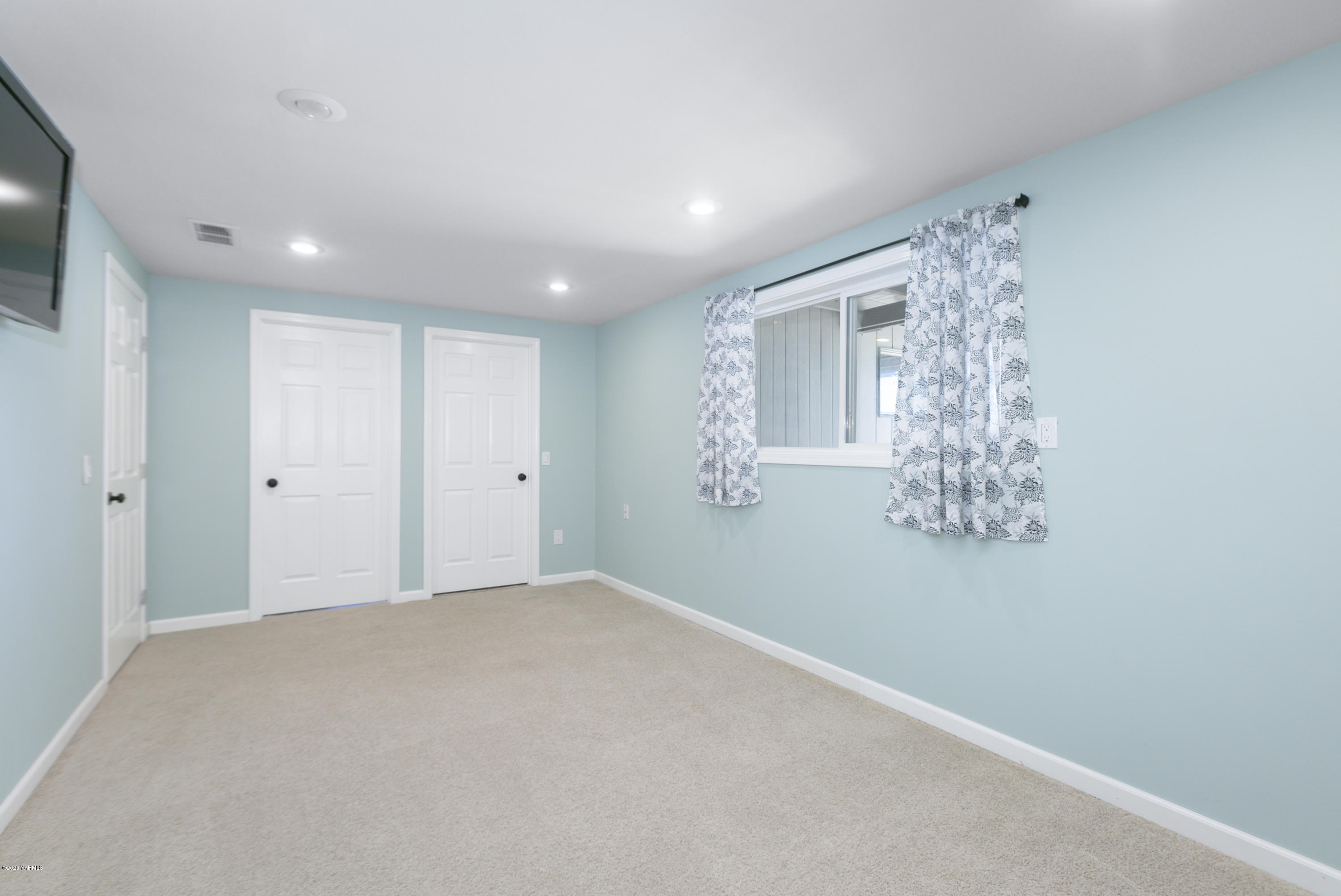 12306 Summitview Ext Road Yakima, WA 98908 - Photo 22 of 30 a view of an empty room with a window