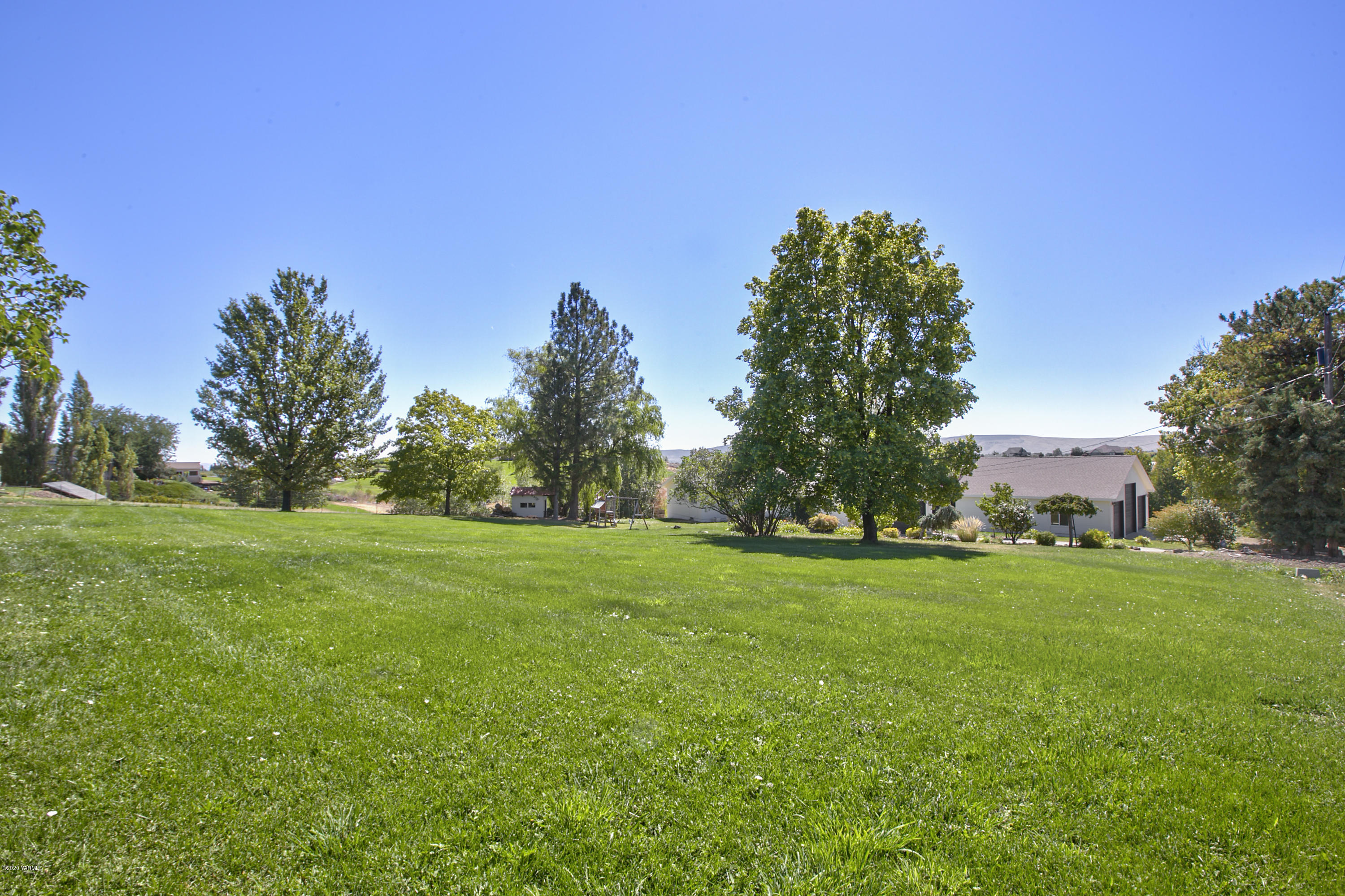 12306 Summitview Ext Road Yakima, WA 98908 - Photo 30 of 30 a backyard of a house with lots of green space