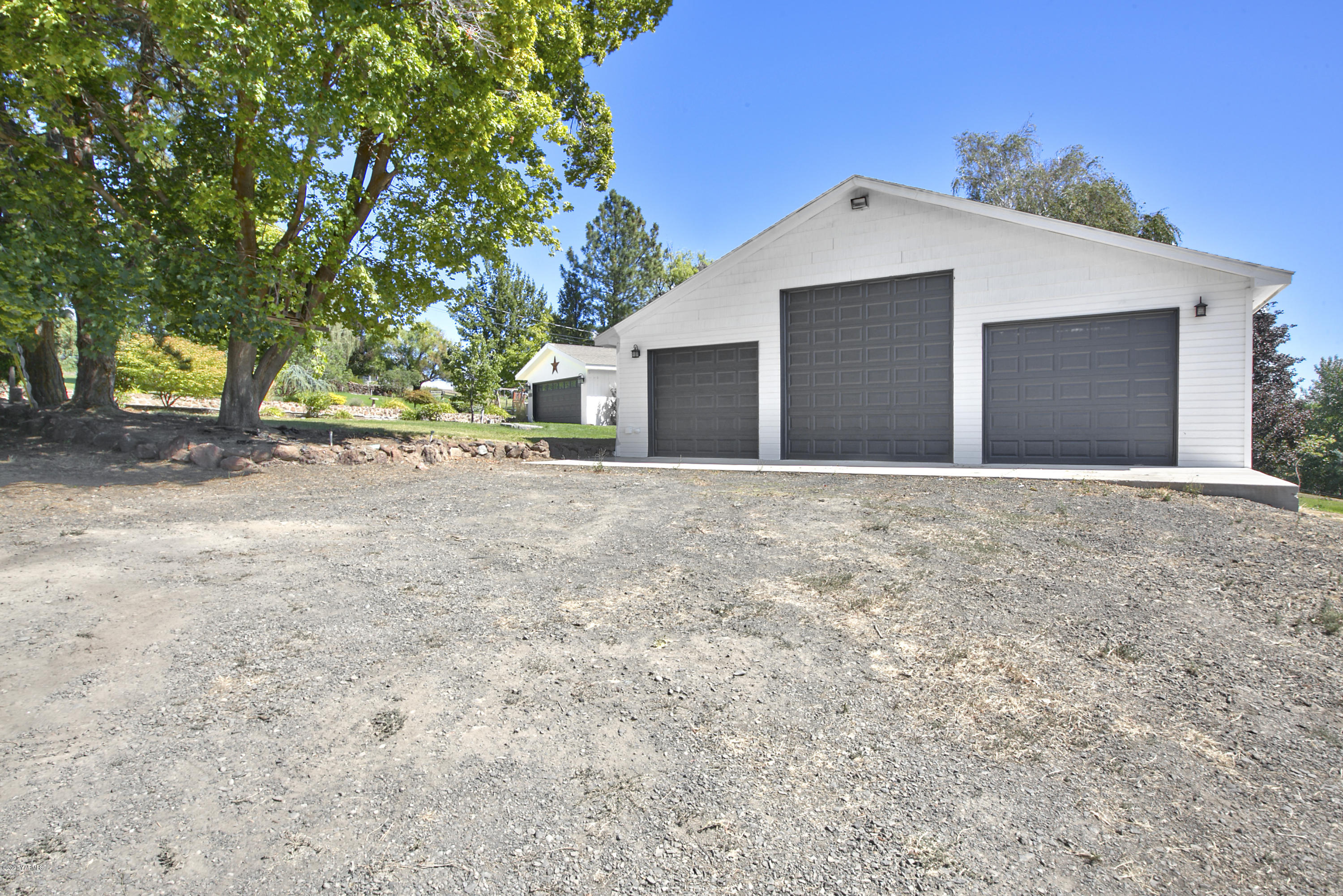 12306 Summitview Ext Road Yakima, WA 98908 - Photo 5 of 30 front view of a house with a yard