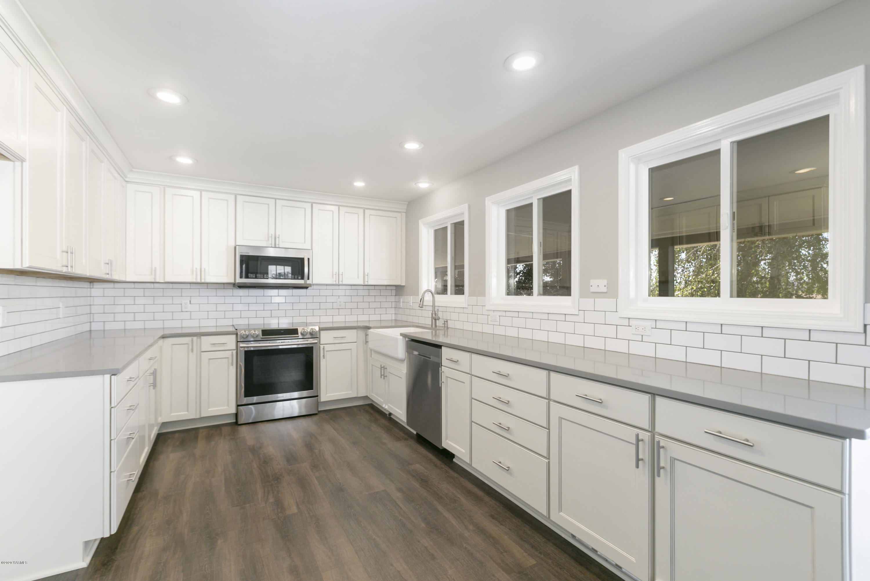 12306 Summitview Ext Road Yakima, WA 98908 - Photo 10 of 30 a kitchen with granite countertop white cabinets and white appliances
