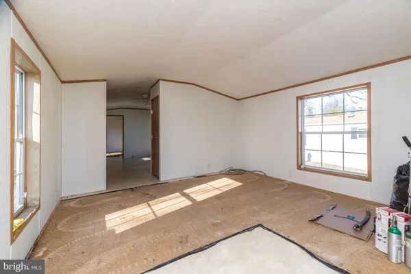a view of a livingroom with closet