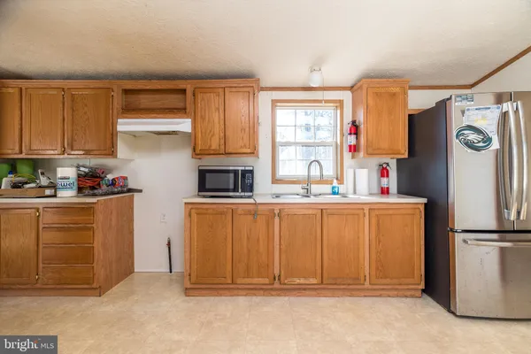 a view of empty room with window and ceiling fan