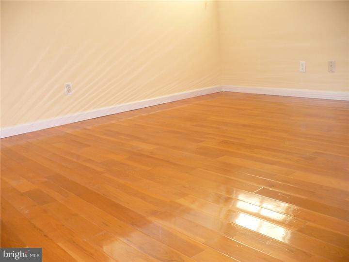 28 Comstock Road Edison, NJ 08817 - Photo 13 of 18 a view of an ocean