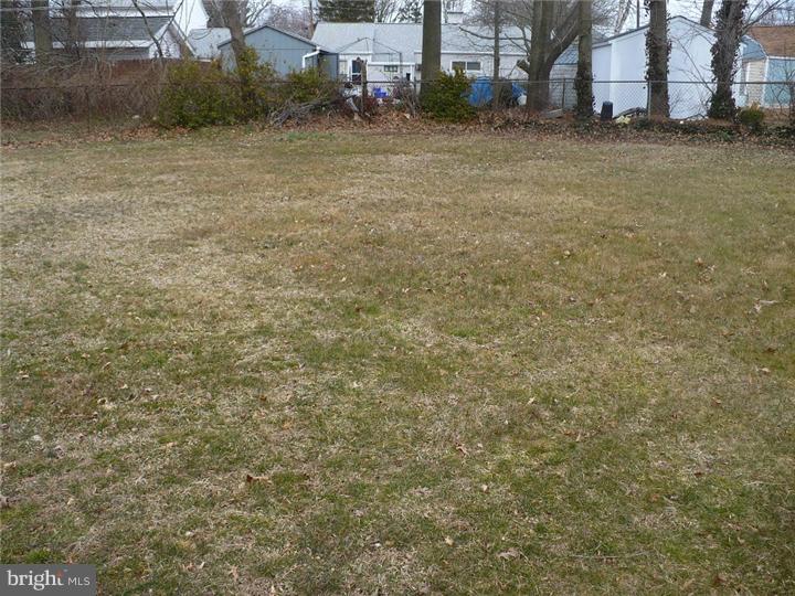 28 Comstock Road Edison, NJ 08817 - Photo 18 of 18 a view of a yard with a house