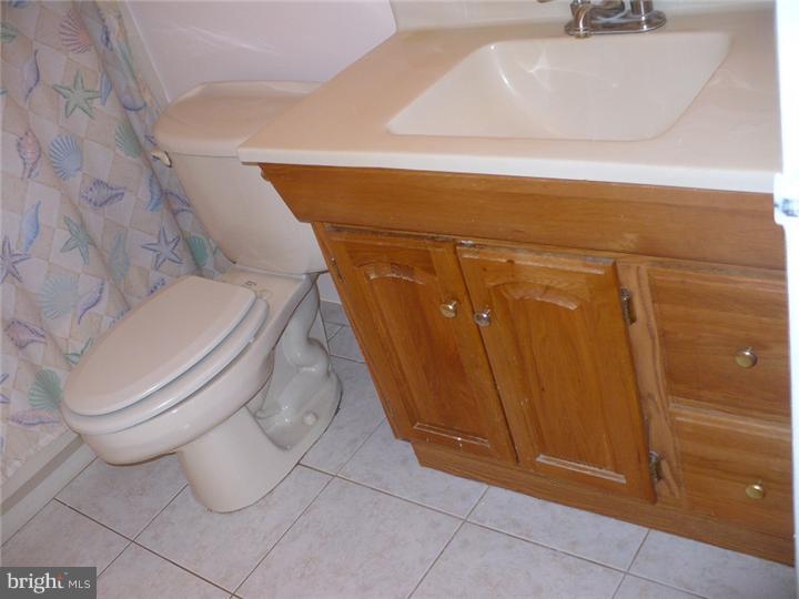 28 Comstock Road Edison, NJ 08817 - Photo 6 of 18 a bathroom with a toilet and a sink