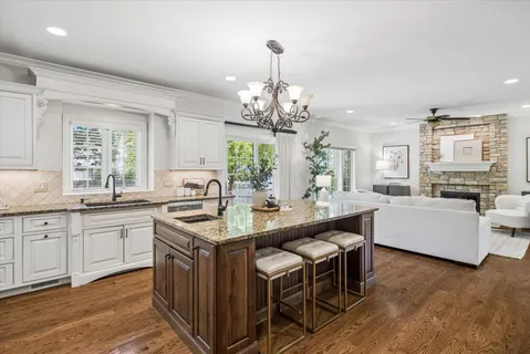 $1,725,000 | 639 North Wright Street, Naperville, IL 60563