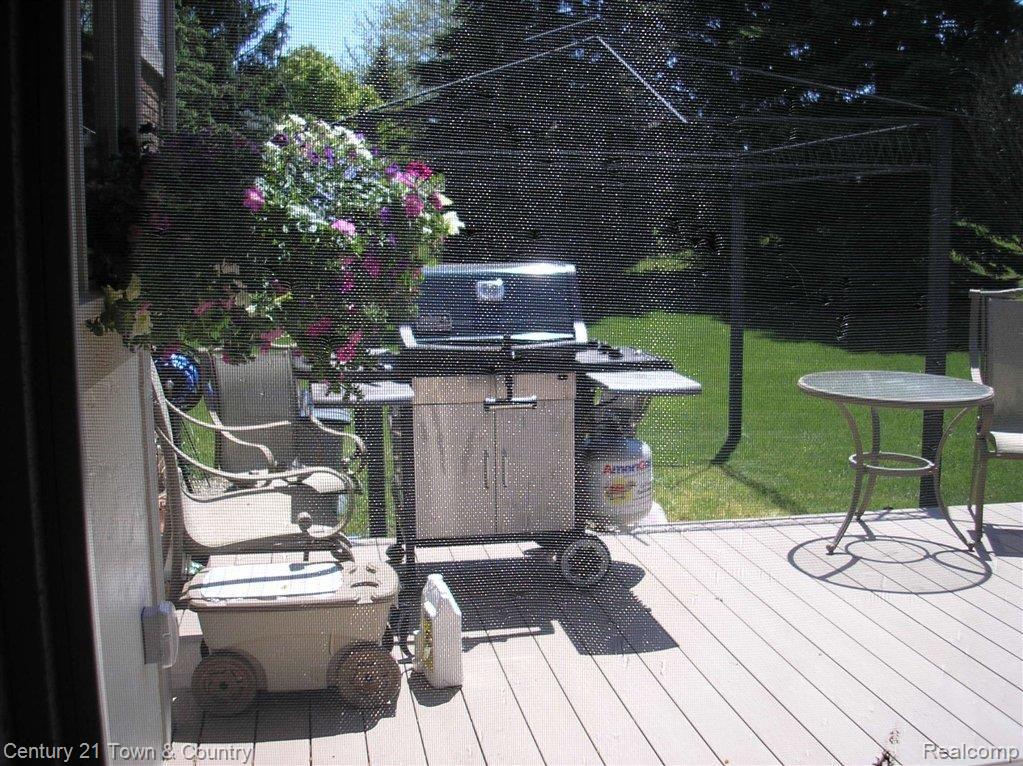 3516 Rocky Crest Court Rochester, MI 48306 - Photo 11 of 21 Trex Deck.JPG