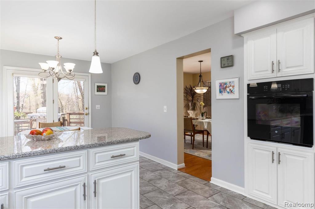 1359 Kingspath Drive Rochester Hills, MI 48306 - Photo 12 of 60