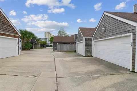 $329,000 | 17 Spinnaker Lane, New Orleans, LA 70124