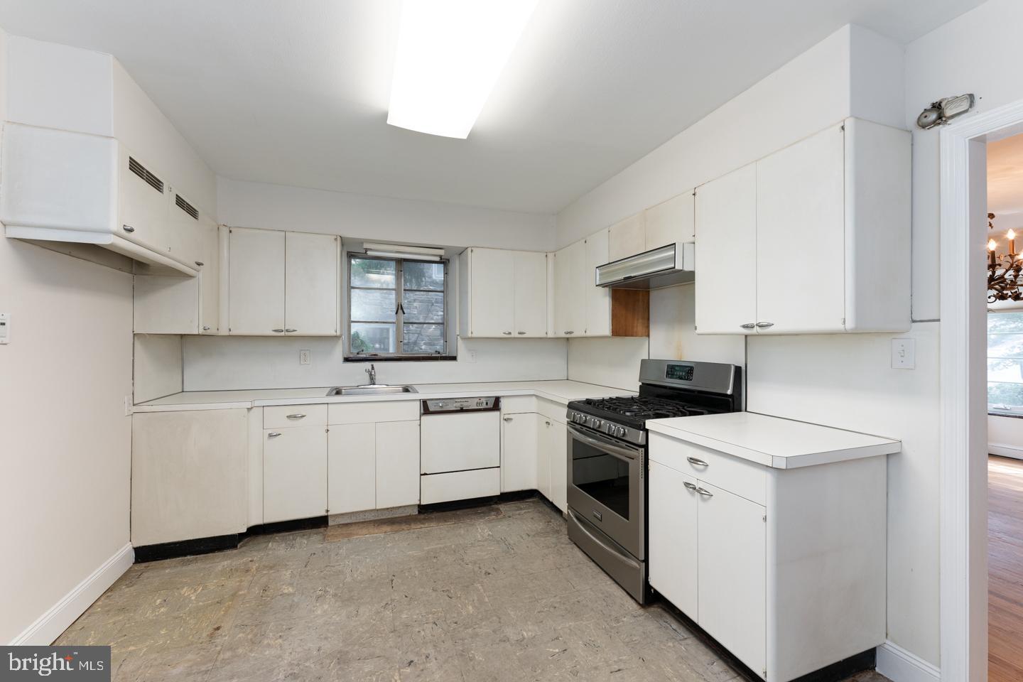 622 Greythorne Road Wynnewood, PA 19096 - Photo 14 of 50 Kitchen