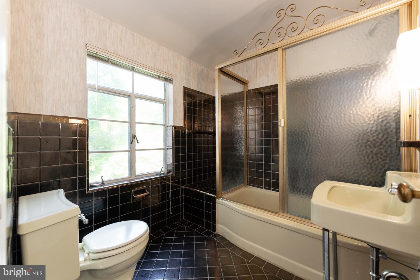 622 Greythorne Road Wynnewood, PA 19096 - Photo 34 of 50 Hall Bath