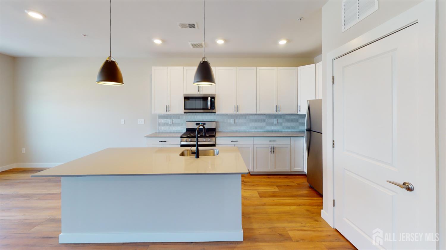 601 Novak Terrace Parlin, NJ 08859 - Photo 5 of 19