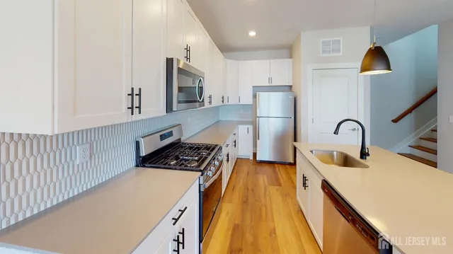 $3,307 | 601 Novak Terrace, Parlin, NJ 08859