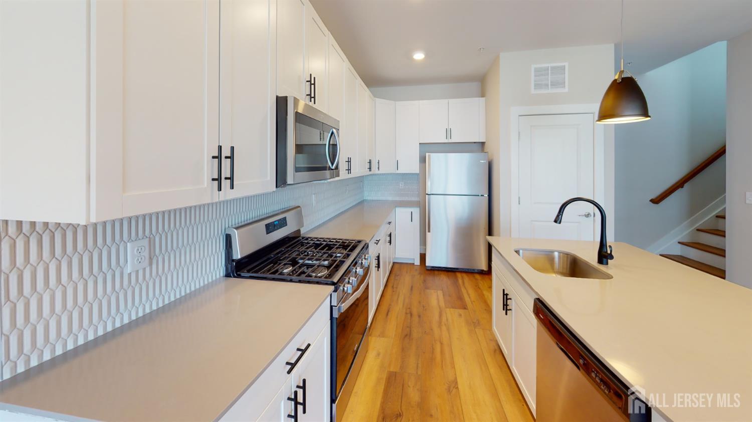 601 Novak Terrace Parlin, NJ 08859 - Photo 7 of 19