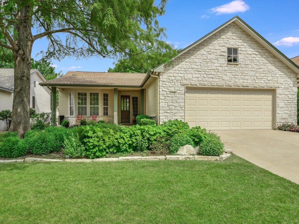 Welcome to this lovely fully furnished home in Georgetown Texas in the 55+ age restricted community of Sun City.