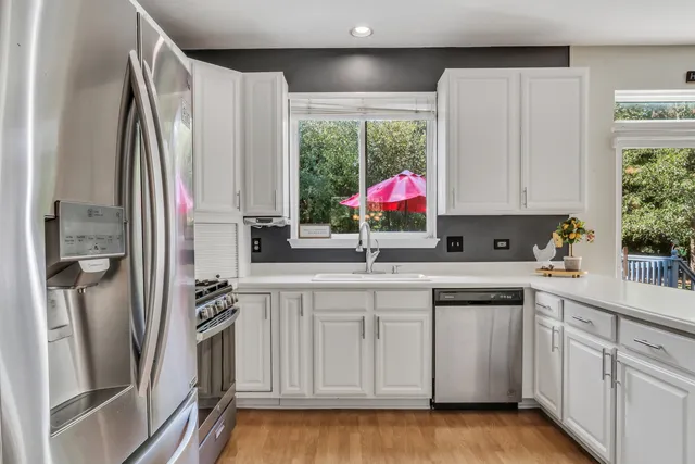 $439,900 | 586 Harvard Court, Lindenhurst, IL 60046