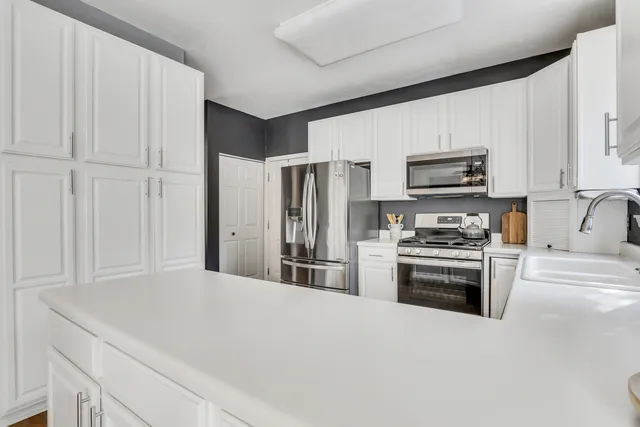 $439,900 | 586 Harvard Court, Lindenhurst, IL 60046