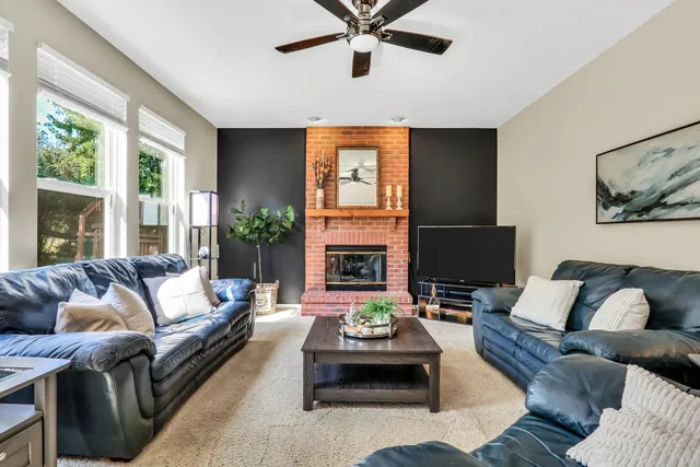 $439,900 | 586 Harvard Court, Lindenhurst, IL 60046