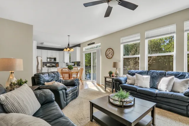 $439,900 | 586 Harvard Court, Lindenhurst, IL 60046