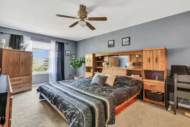 $439,900 | 586 Harvard Court, Lindenhurst, IL 60046