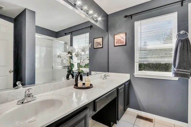 $439,900 | 586 Harvard Court, Lindenhurst, IL 60046