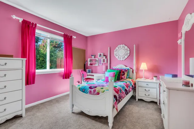 $439,900 | 586 Harvard Court, Lindenhurst, IL 60046