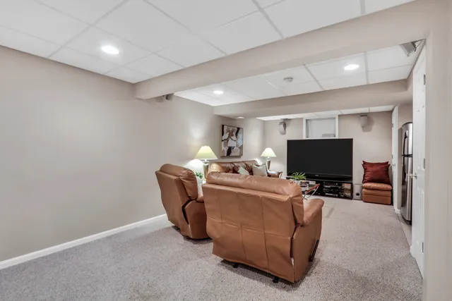 $439,900 | 586 Harvard Court, Lindenhurst, IL 60046