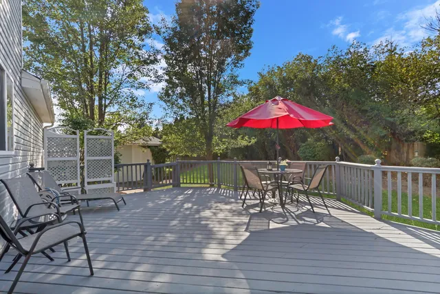 $439,900 | 586 Harvard Court, Lindenhurst, IL 60046