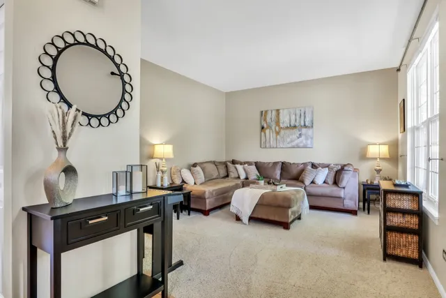 $439,900 | 586 Harvard Court, Lindenhurst, IL 60046