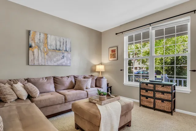 $439,900 | 586 Harvard Court, Lindenhurst, IL 60046