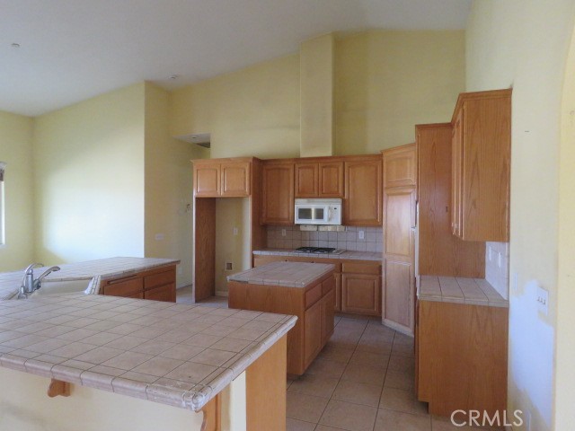 2425 Tokay Road Phelan, CA 92371 - Photo 11 of 23