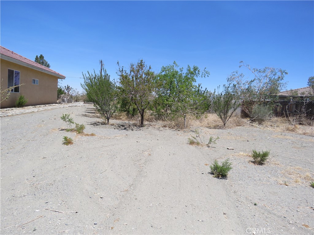 2425 Tokay Road Phelan, CA 92371 - Photo 6 of 23