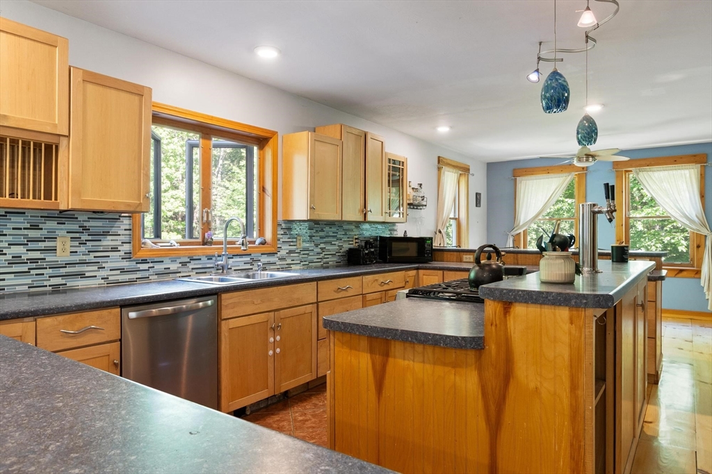 1132 Doe Valley Road Athol, MA 01331 - Photo 8 of 42