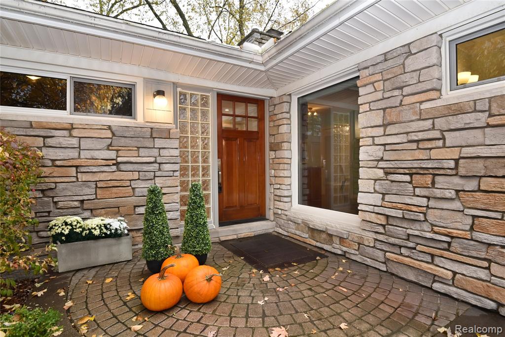 6727 Lahser Road Bloomfield Hills, MI 48301 - Photo 2 of 35 Gallery Image 2