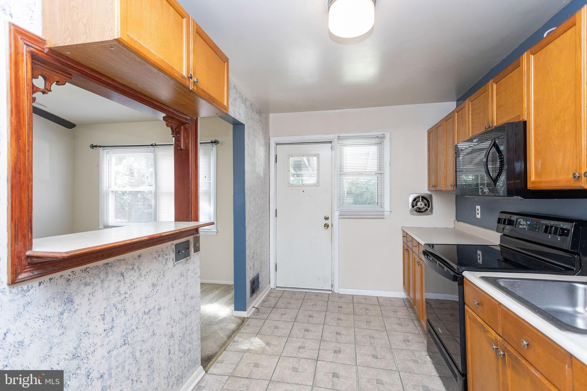 5205 Hillwell Road Baltimore, MD 21229 - Photo 11 of 39 Gallery Image 11