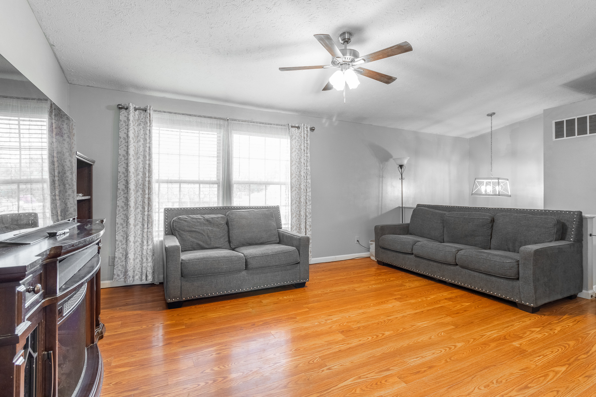 8371 Devonshire Road Columbus, IN 47201 - Photo 5 of 35