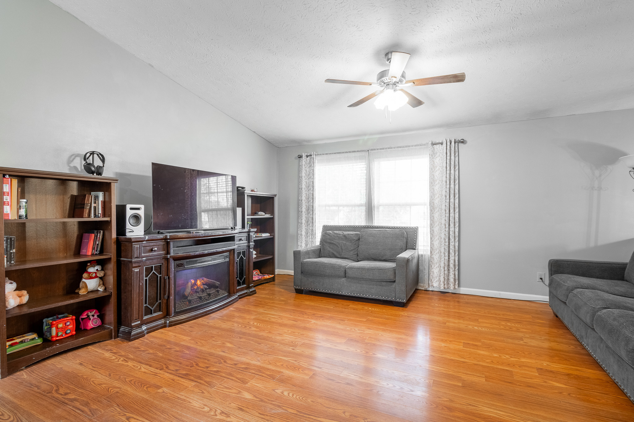 8371 Devonshire Road Columbus, IN 47201 - Photo 6 of 35