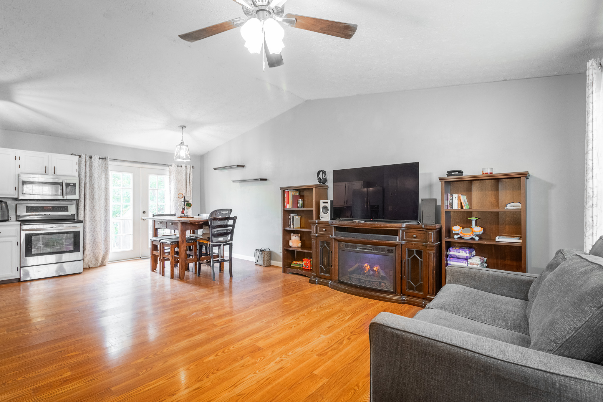 8371 Devonshire Road Columbus, IN 47201 - Photo 7 of 35