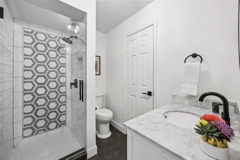 $1,050,000 | 6833 Truxton Drive, Dallas, TX 75231