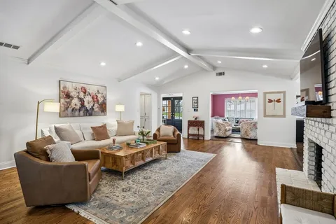 $1,050,000 | 6833 Truxton Drive, Dallas, TX 75231