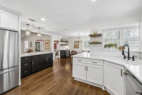 $1,050,000 | 6833 Truxton Drive, Dallas, TX 75231