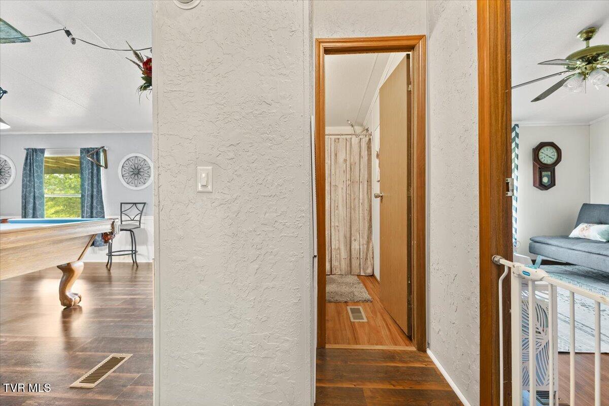 12207 Reedy Creek Road Bristol, VA 24202 - Photo 15 of 43 30-128A2653