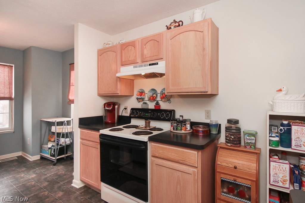 4366 Sexton Road Cleveland, OH 44105 - Photo 12 of 34