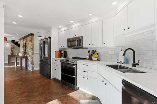 $899,000 | 2970 West Park Drive, Huntington, IN 46750