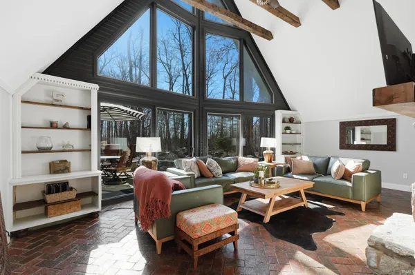 $899,000 | 2970 West Park Drive, Huntington, IN 46750